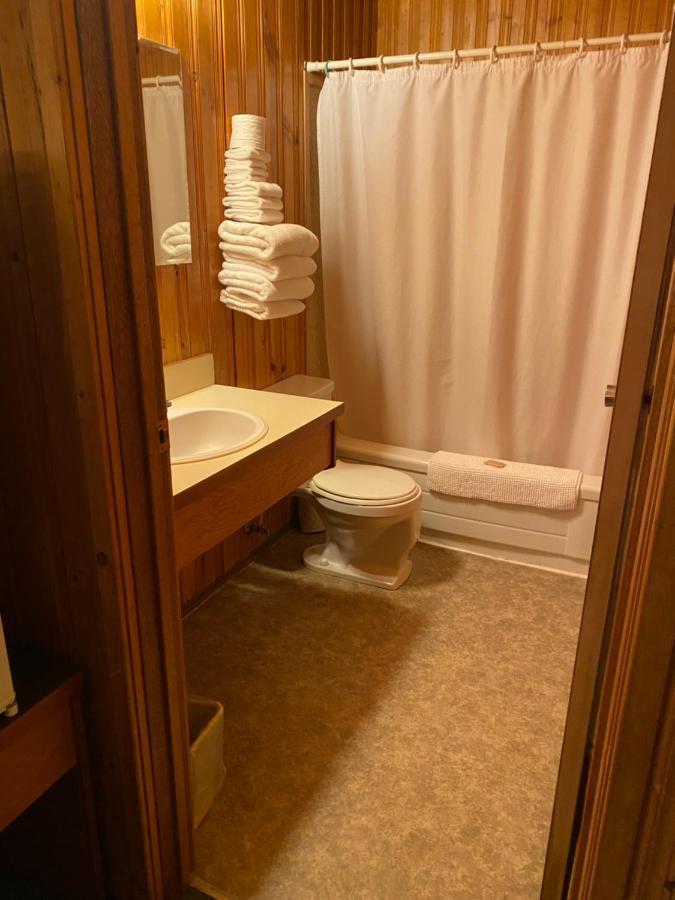 Glacier View Inn Хейнс-Джанкшен Экстерьер фото